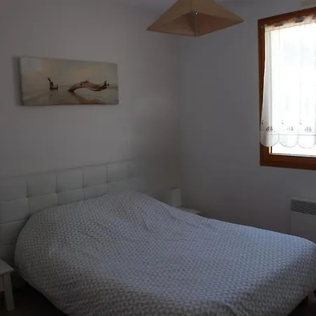 Maison En Bord De Et Lisiere De Foret *