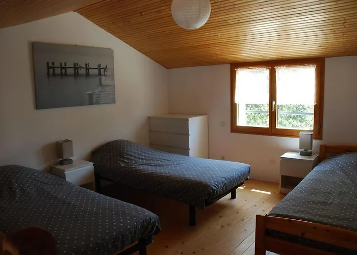 Maison En Bord De Et Lisière De Forêt