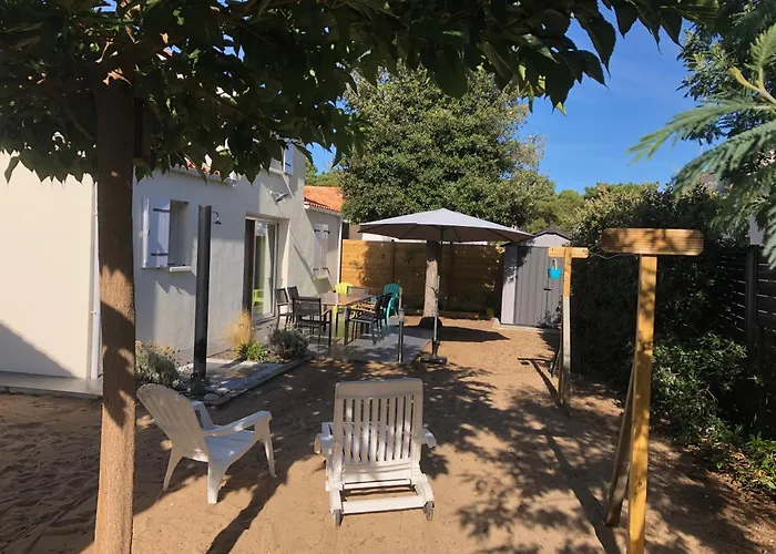 Maison En Bord De Et Lisière De Forêt *